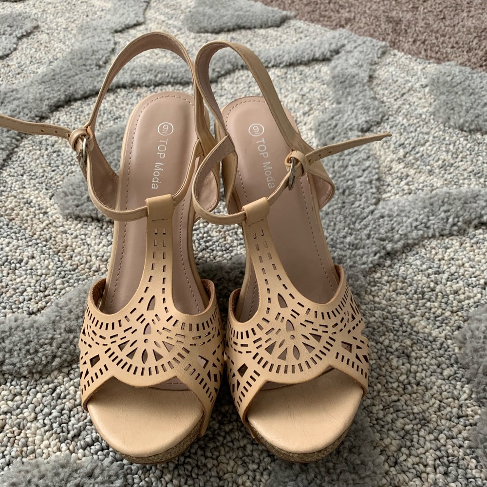 Nude wedges